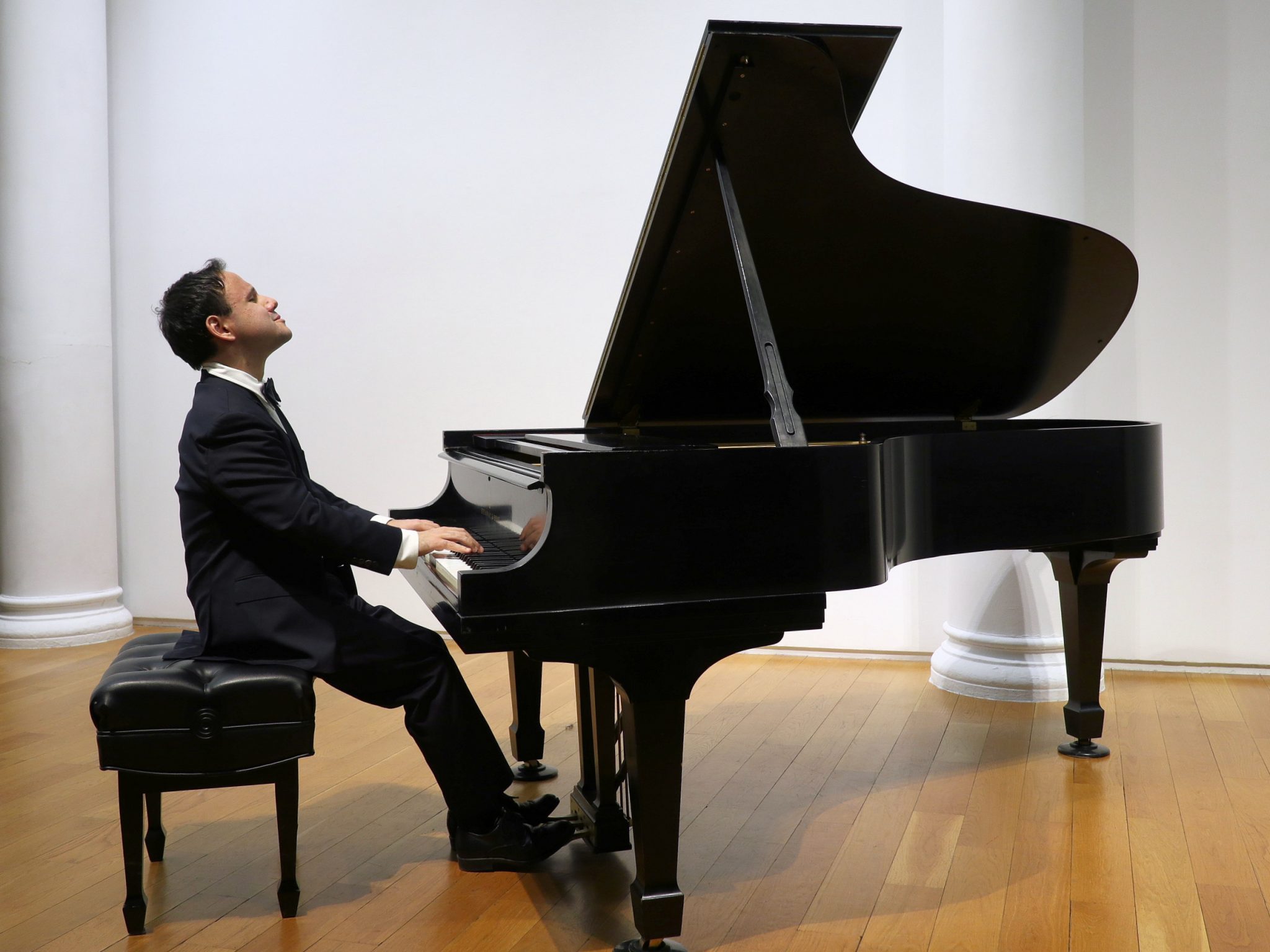 Pianist Ivan Gusev at Tenri New York - ROVING PIANIST